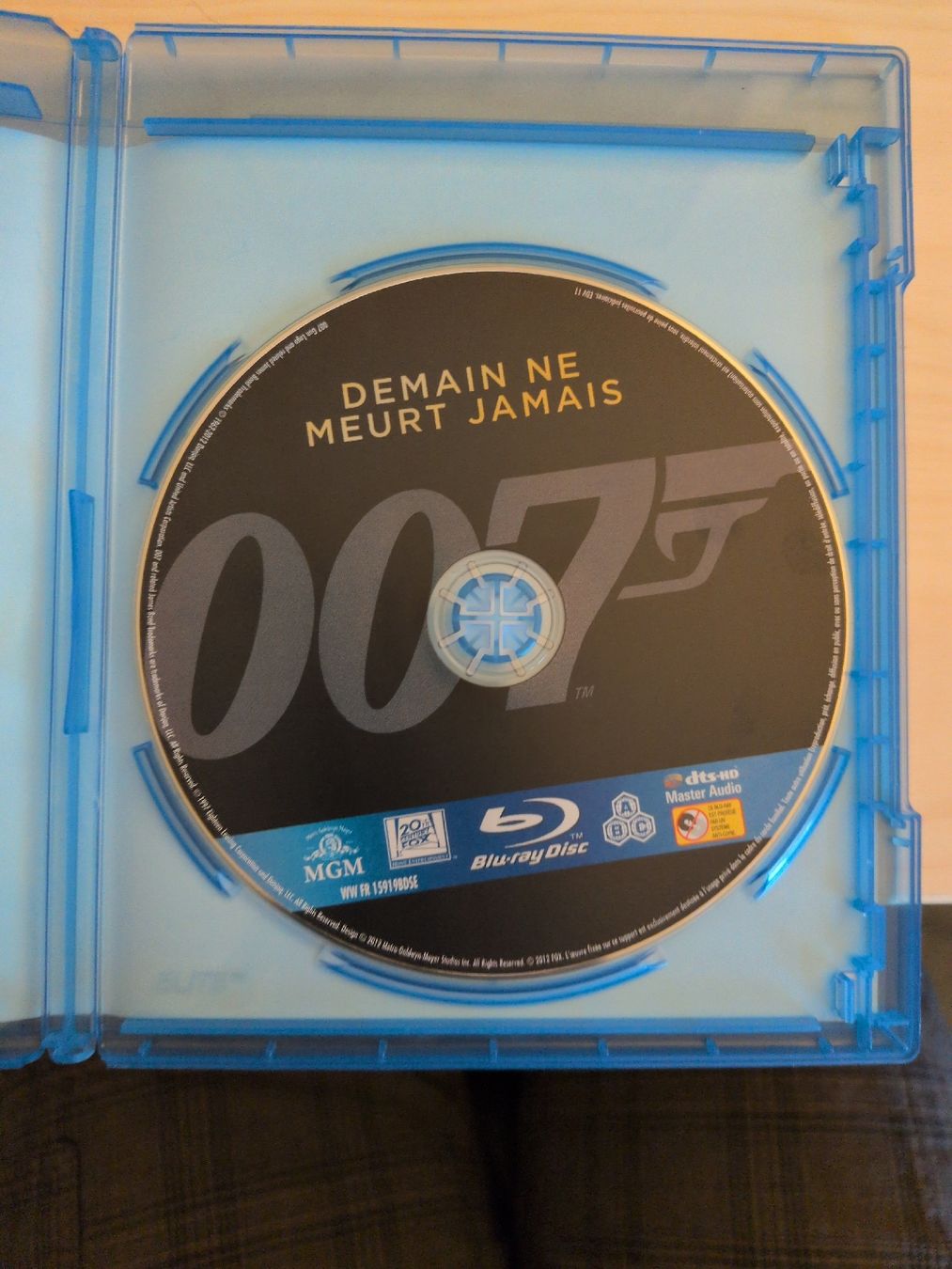 Tutti i DVDs: Blu-ray 007: Demain ne meurt jamais – Nuovo (secondo la descrizione) da Gland venduto da Kyostal 2