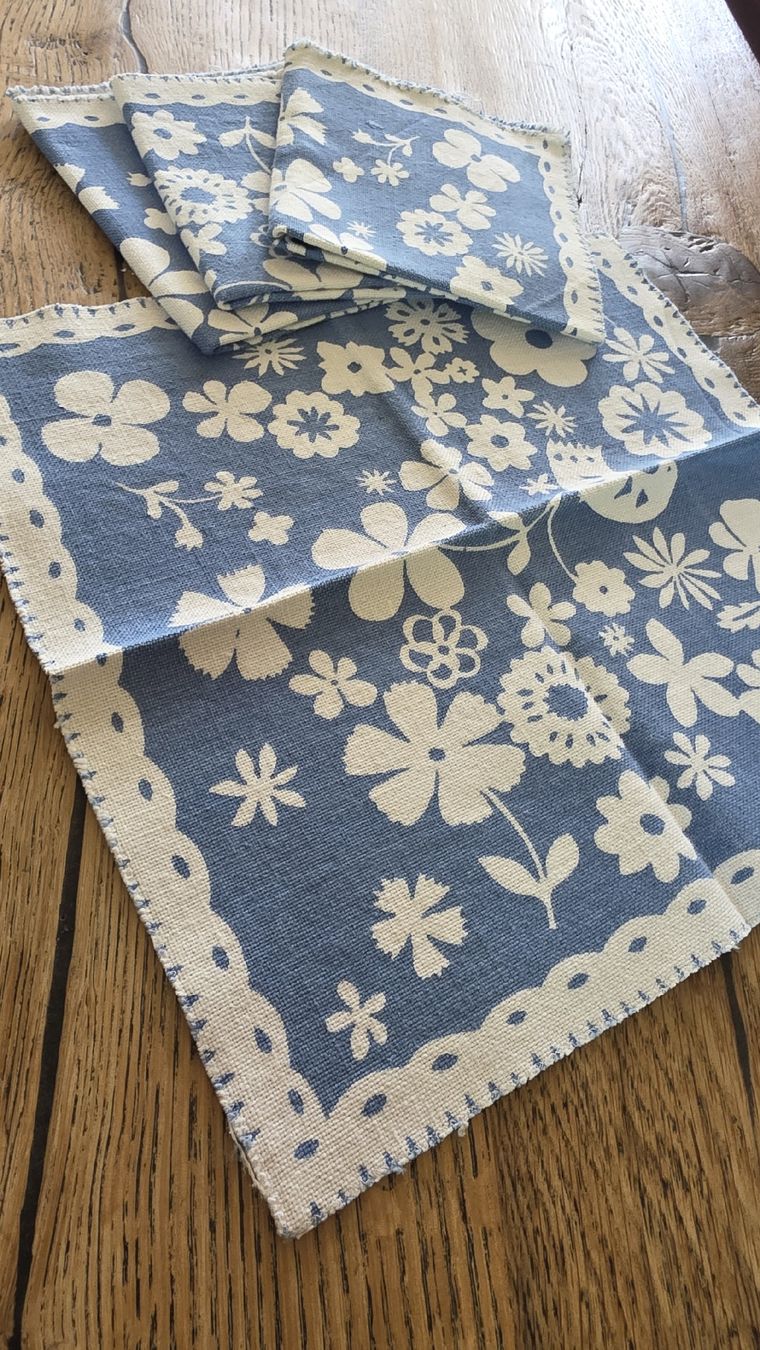 Globus Tovaglioli: 4er Set Leinen-Stoffservietten, hellblau mit Blumenmuster – Usato da Hütten venduto da angebotundnachfrage 1