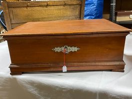Antike Holz Schatulle mit Schloss & Schlüssel!