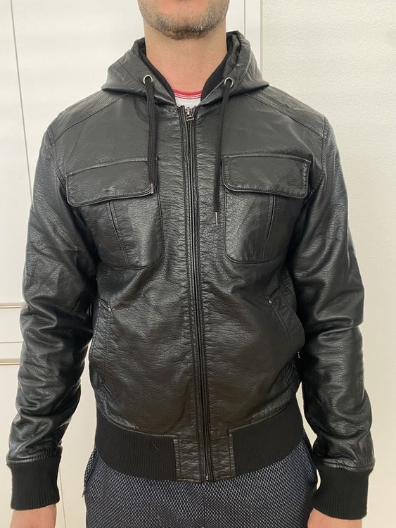 Giacche: Schwarze Lederjacke mit Kapuze, Grösse M - Herbst 🍂 – Usato da Basel venduto da sch_v6nl
