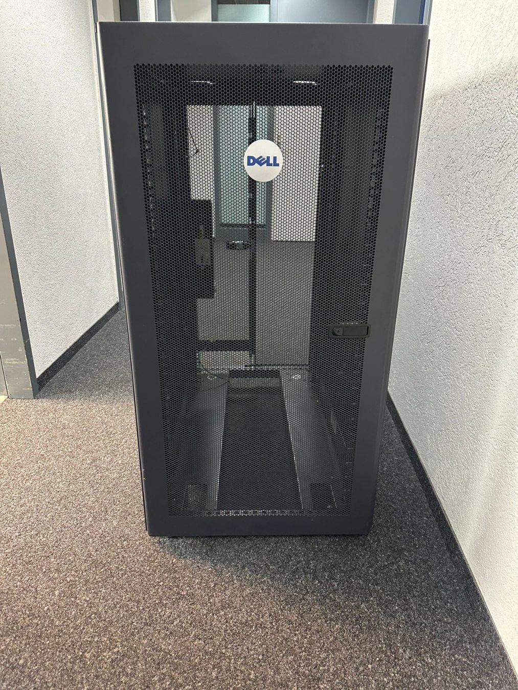 Dell Racks & Ständer: Dell Serverrack 24HE – Gebraucht aus Sins von Yvonneb
