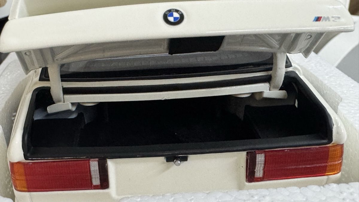BMW Modellini d'auto: BMW M3 E30 weiss Minichamps 1:18 – Nuovo e nell'imballaggio originale da Luzern venduto da aa43modelcars-Luzern 4