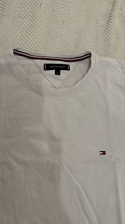 T-Shirts: Tommy Hilfiger Shirt weiss – Gebraucht aus Brunnen von sea_c7bm 1