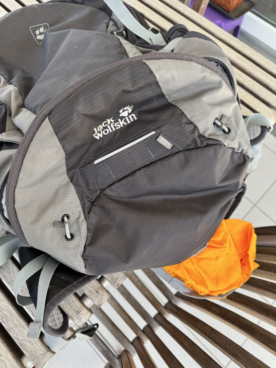 Jack Wolfskin Zaini: Jack Wolfskin Rucksack schwarz/grau gut erhalten – Usato da Maisprach venduto da eli_kr8d 1