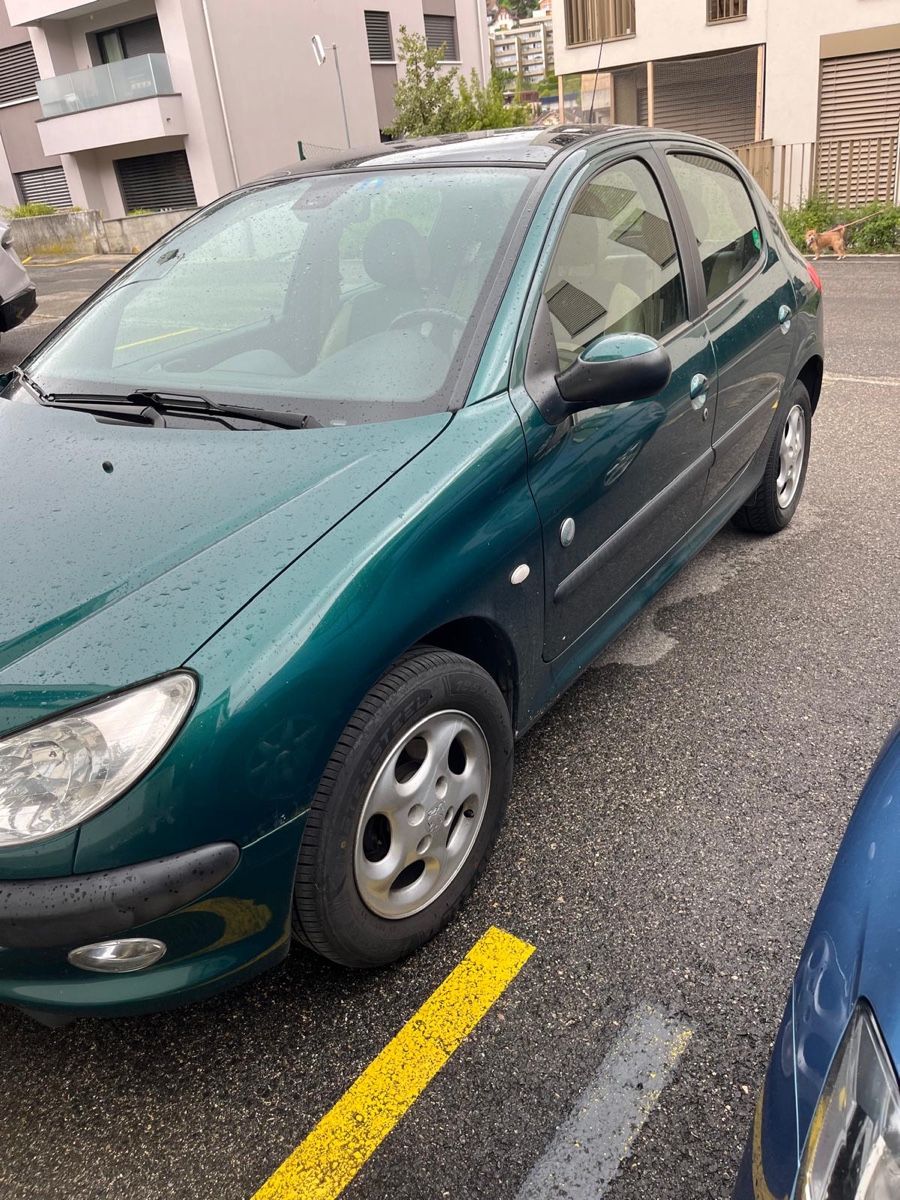 Peugeot Automobili: Peugeot 206 1.6i – Usato da Gorgier venduto da hcaroline4 7