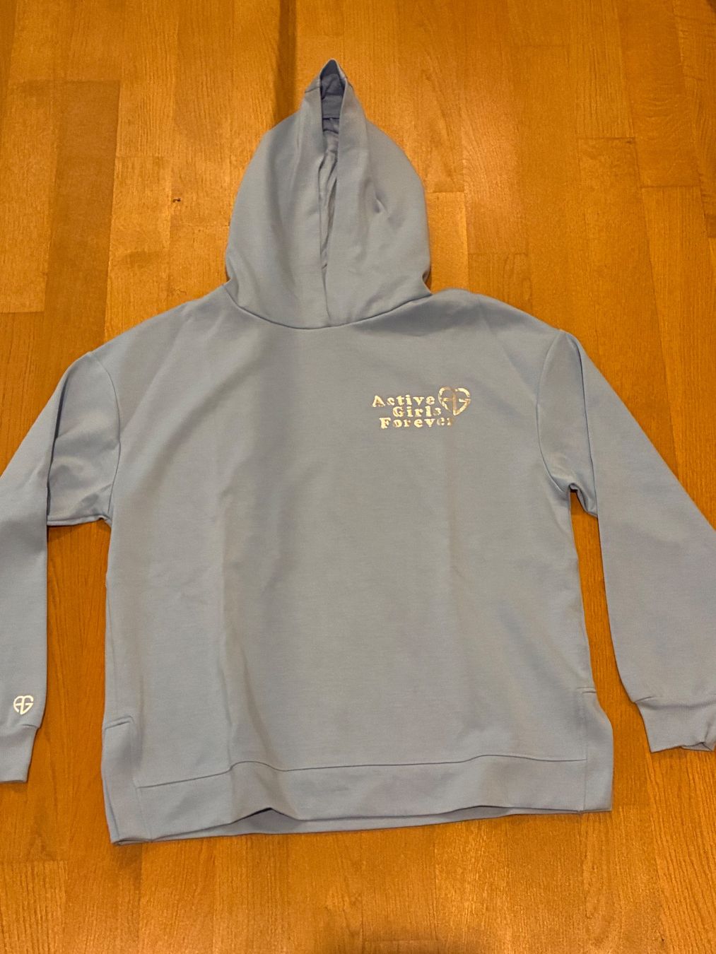 Pullover & Sweatshirts: Pull Lilo et Stitch noir + pull sport taille 146-152 – Gebraucht aus Thônex von Fontanheiras 1