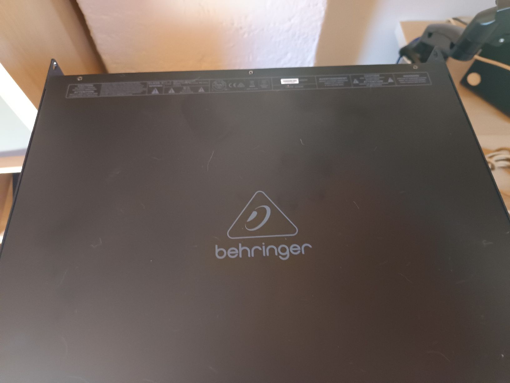 Behringer Amplificatori: Behringer KM1700 Stereo Power Amplifier gebraucht – Usato da Balterswil venduto da jean0502 1
