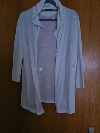 Leichte weisse Strickjacke mit Kapuze Grösse 40 s.Oliver 
