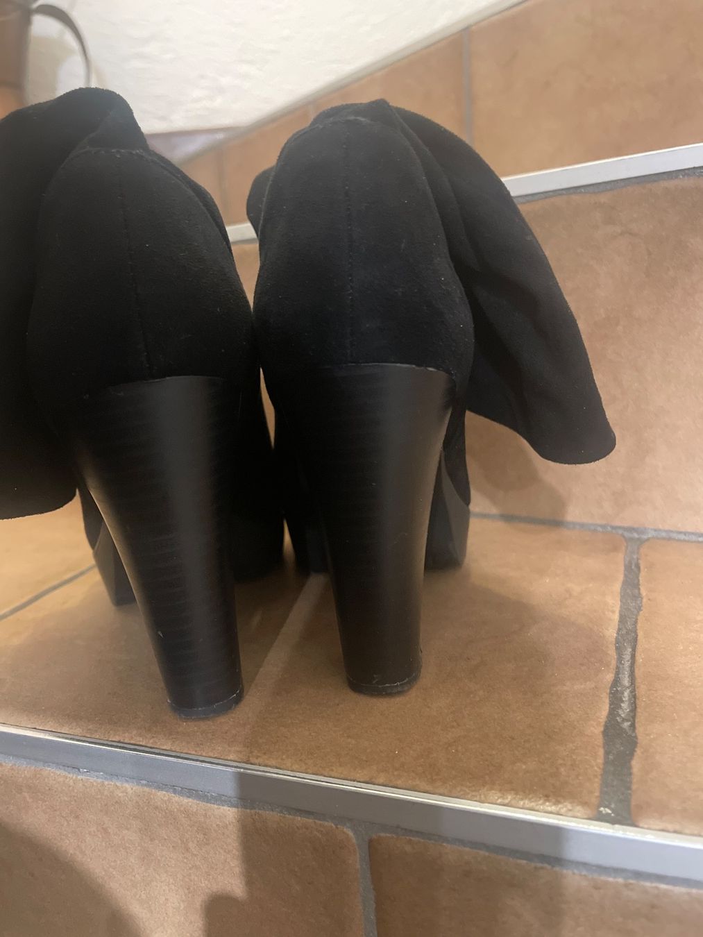 Scarpe da donna: Stivale nero con tacco – Usato da Rancate venduto da Waly__ 2