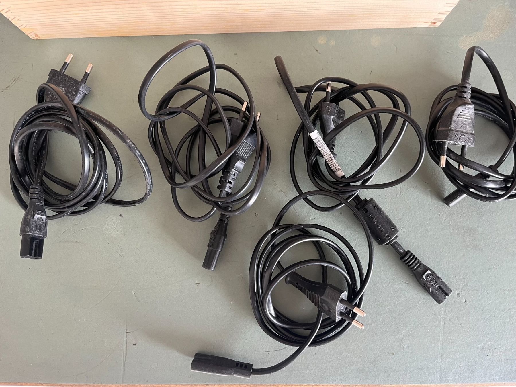 Kabel: 5 Anschlusskabel – Gebraucht aus Dintikon von Redgar58