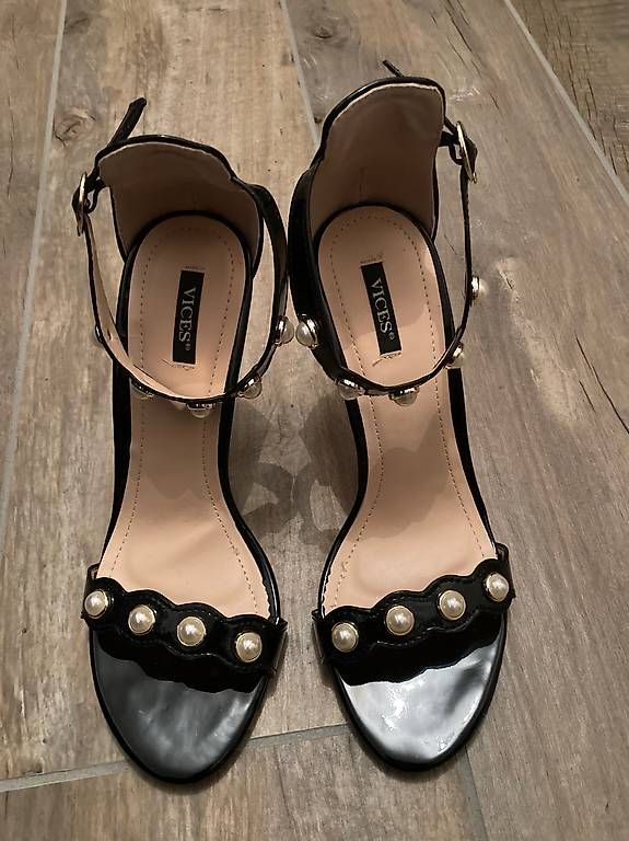 Chaussures femmes: Damen Schuh 9 cm Absatz  – D'occasion à Ramsen par mar_jsh2