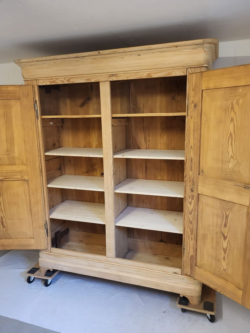 Schränke: Wunderschöner antiker Schrank restauriert – Gebraucht aus Hofstetten SO von famburgert 6