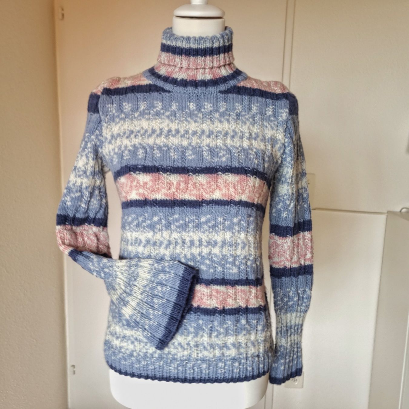 Pulls & Sweat-shirts: In 10 Wochen ist Weihnachten - Unikat Handgestrickt Grösse S – Neuf (Voir description) à Herrliberg par krikra