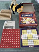 Sudoku und Holzbuchstaben und Biene