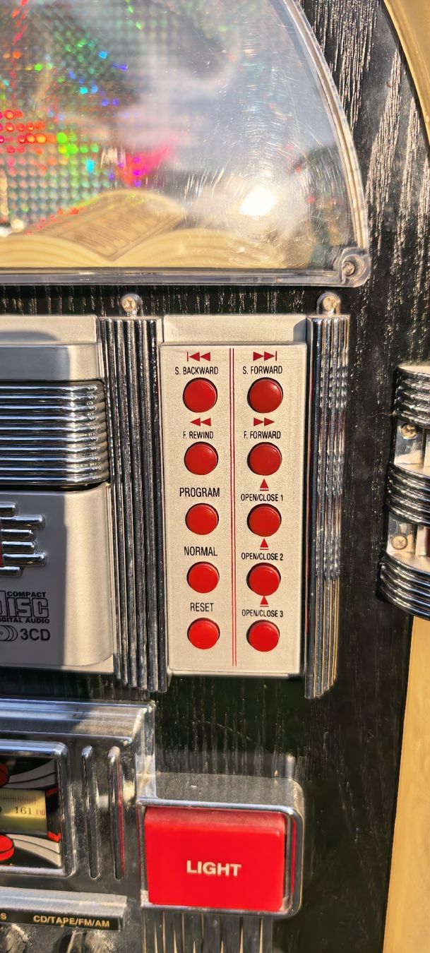 Musiktruhen: Jukebox – Defekt aus huenenberg von Suizofelize 7