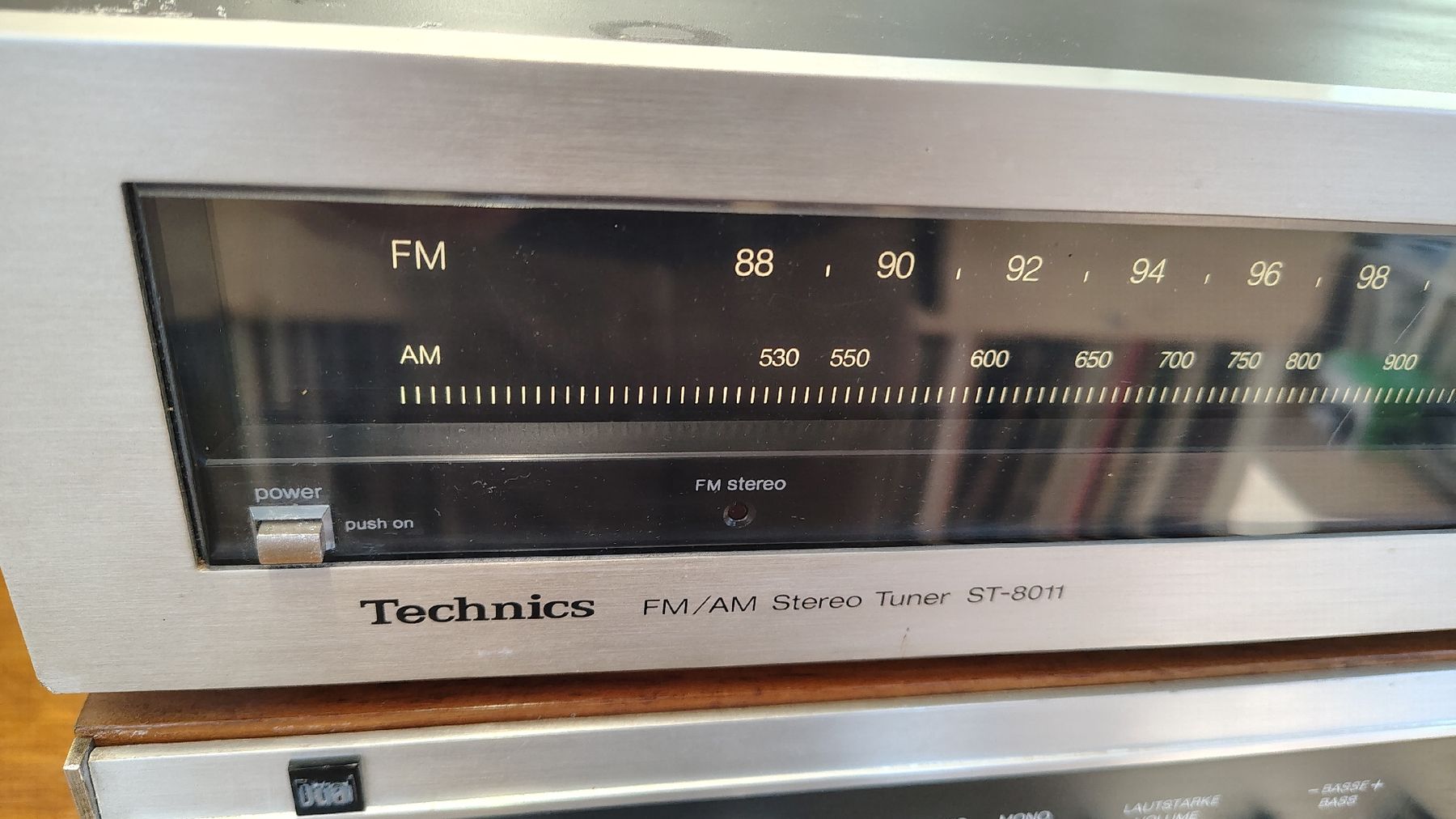 Technics Radio: 1979 Technics ST-8011 Tuner – Usato da maroggia venduto da tondo_Music 1