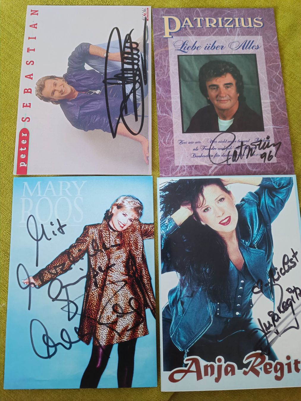 Autografi: Musik - 4x handsigniert - Set – Usato da Menziken venduto da Artographs