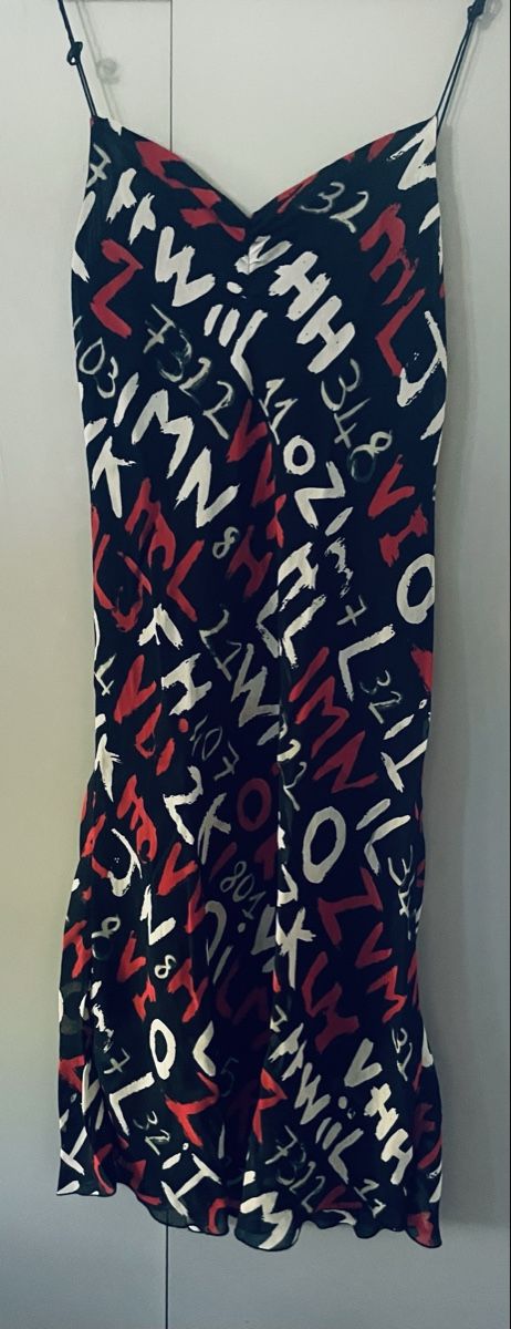 Vestiti: Kleid mit Buchstabenprint schwarz rot, neuwe – Nuovo (secondo la descrizione) da Au ZH venduto da Jaggy4