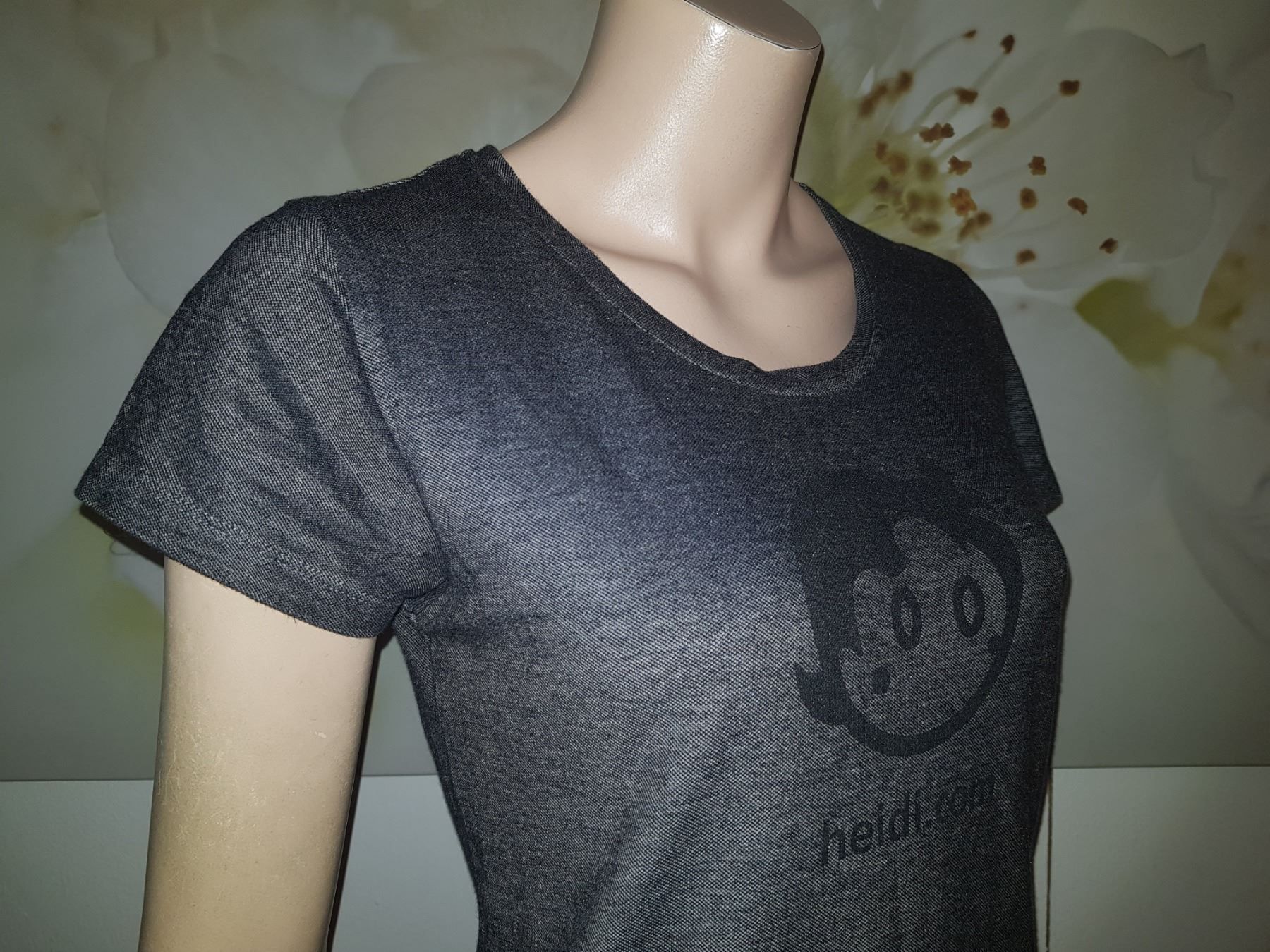 T-Shirts: T-shirt HEDI.COM    Taille/Grosse M – Gebraucht aus Cossonay-ville von Super-Price-Quality 3