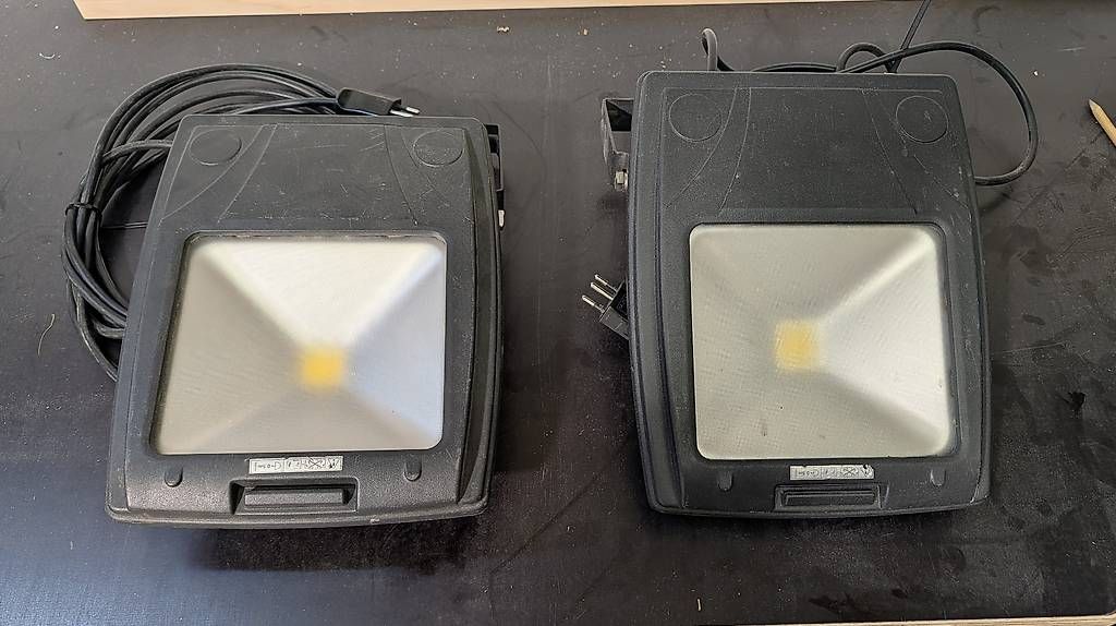Lampade: 2 LED Aussen Scheinwerfer – Usato da Schlatt TG venduto da aigent7 2