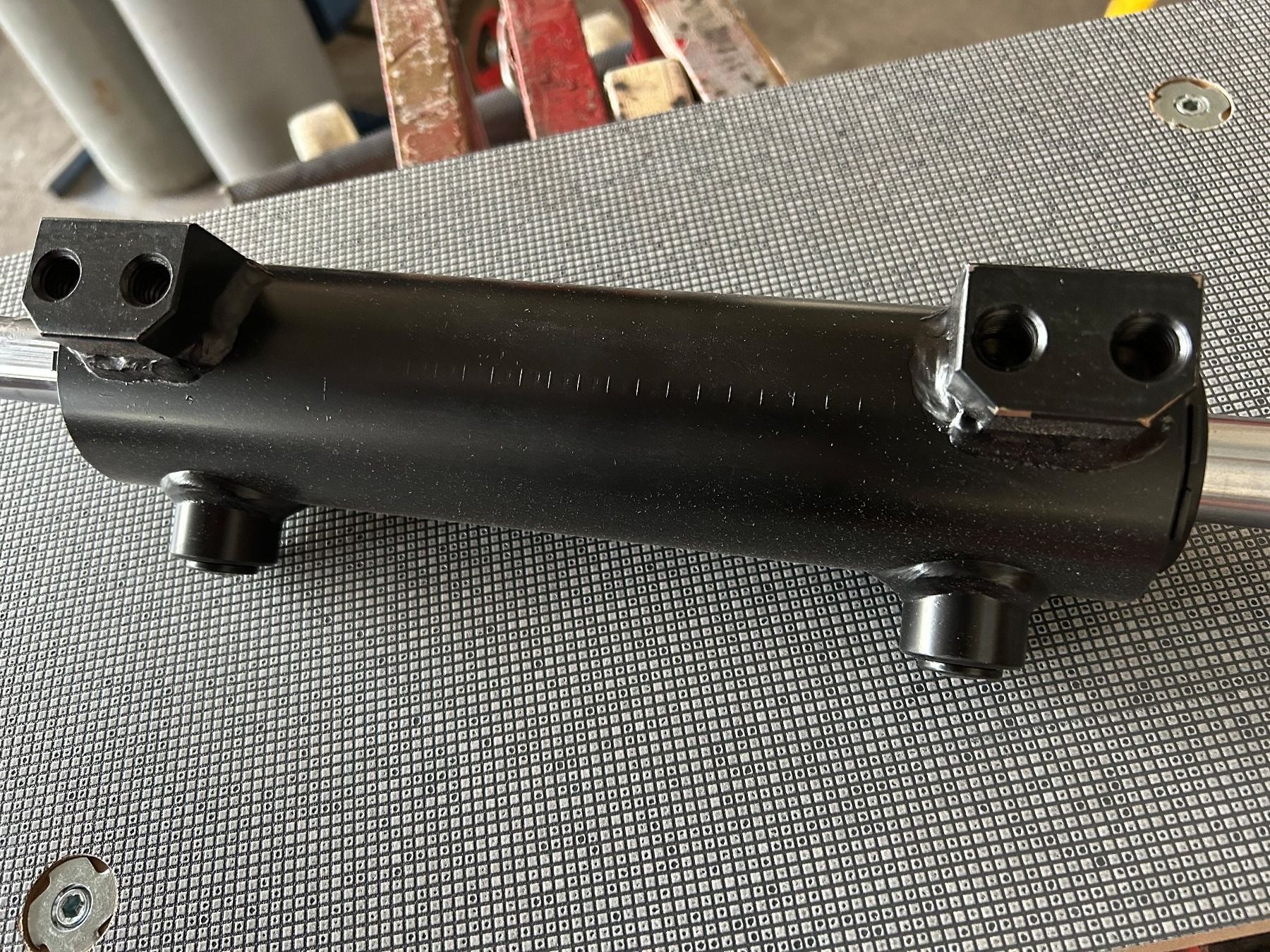 Massey Ferguson Trattori: MF-Lenkzylinder MF 352 - MF 382 – Nuovo e nell'imballaggio originale da Rothenthurm venduto da mf-schuler