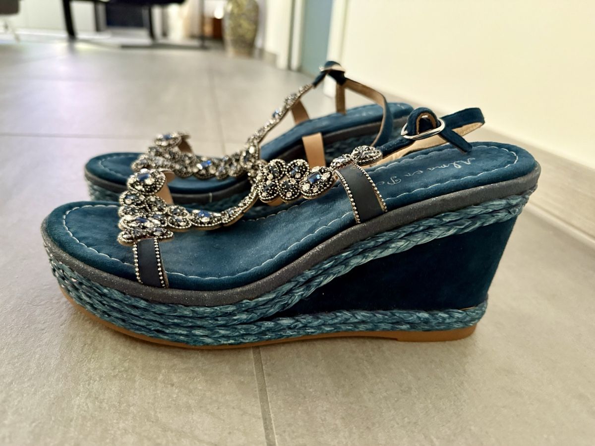 Scarpe da donna: Alma en pena Sandalen – Nuovo (secondo la descrizione) da Davesco-Soragno venduto da tin_6xjv 2