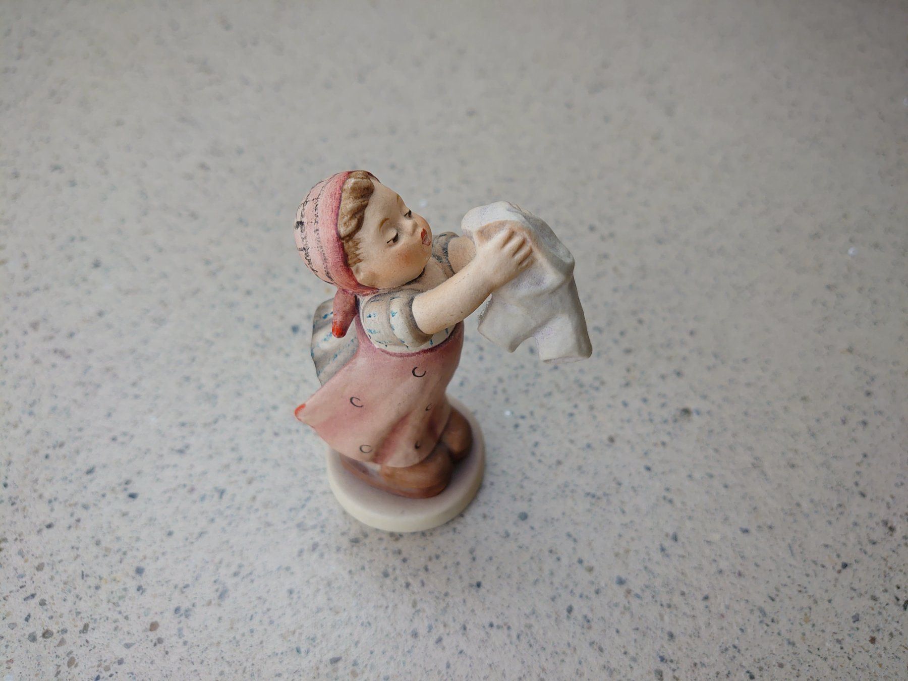 Statuette: Goebel Rosa Magd Figur – Usato da Zürich venduto da safenia87