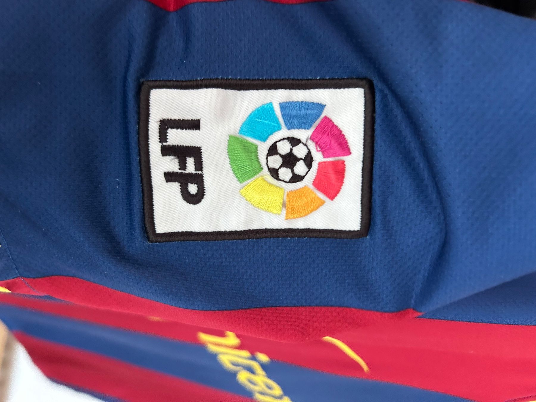 FC Barcelona Canottiere & Pantaloni: Maillot Barcelone 2010 – Usato da Courgenay venduto da mar_w26c 2