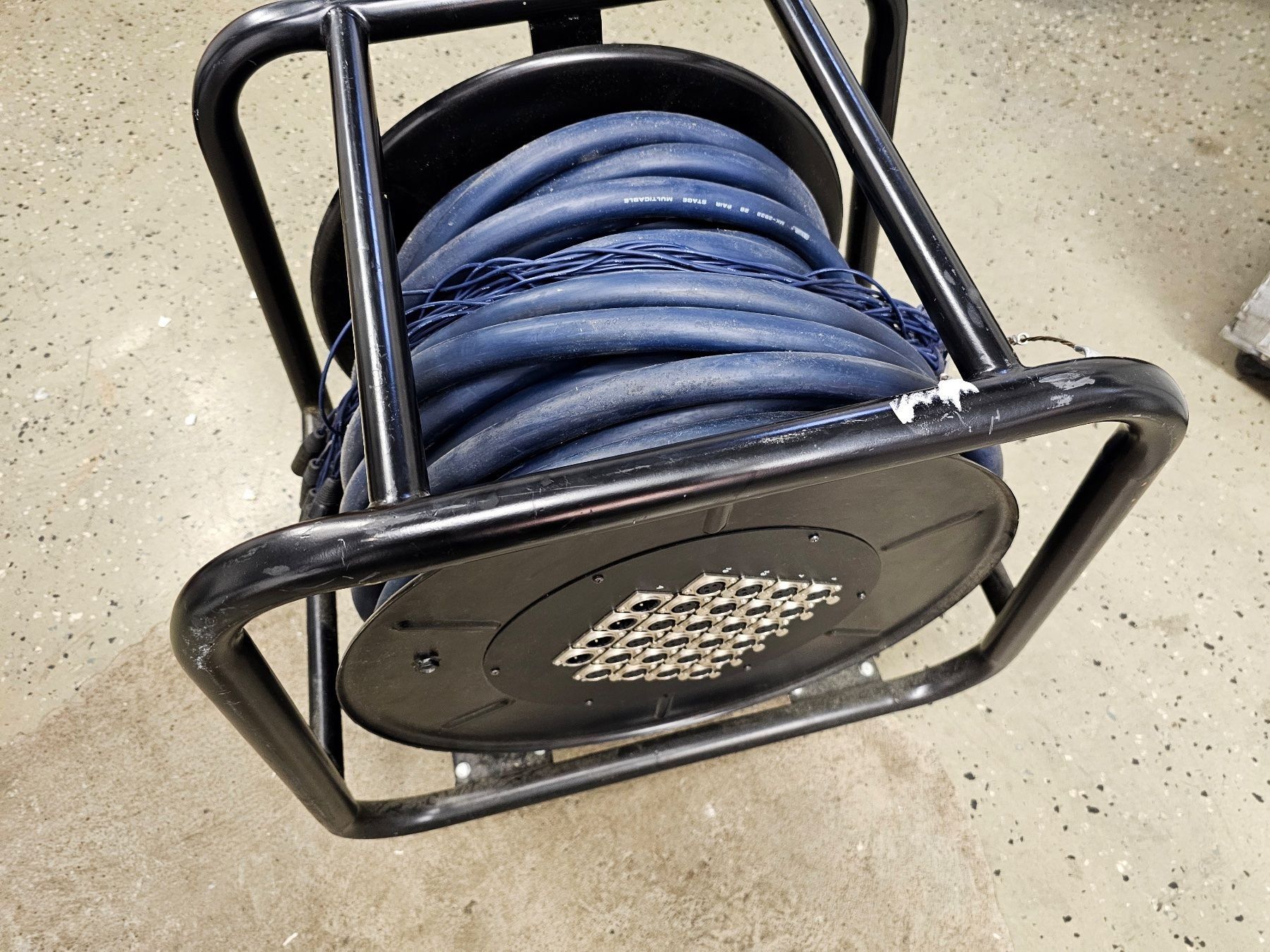 Kabel: DAP Multicore mit Kabeltrommel 24 IN / 4 OUT 50m – Gebraucht aus Niederhasli von dreamworld.ch