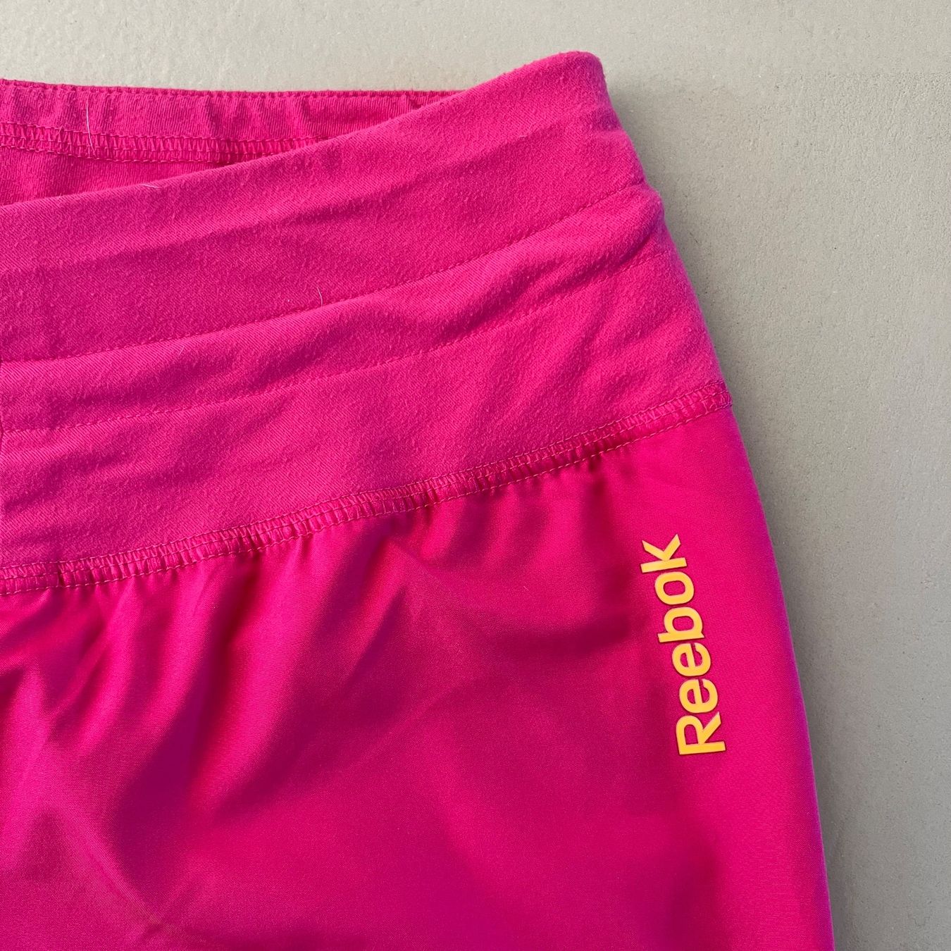 Reebok Pantaloni: REEBOK Playdry Hose 🩷 – Usato da zürich venduto da vintage12 5