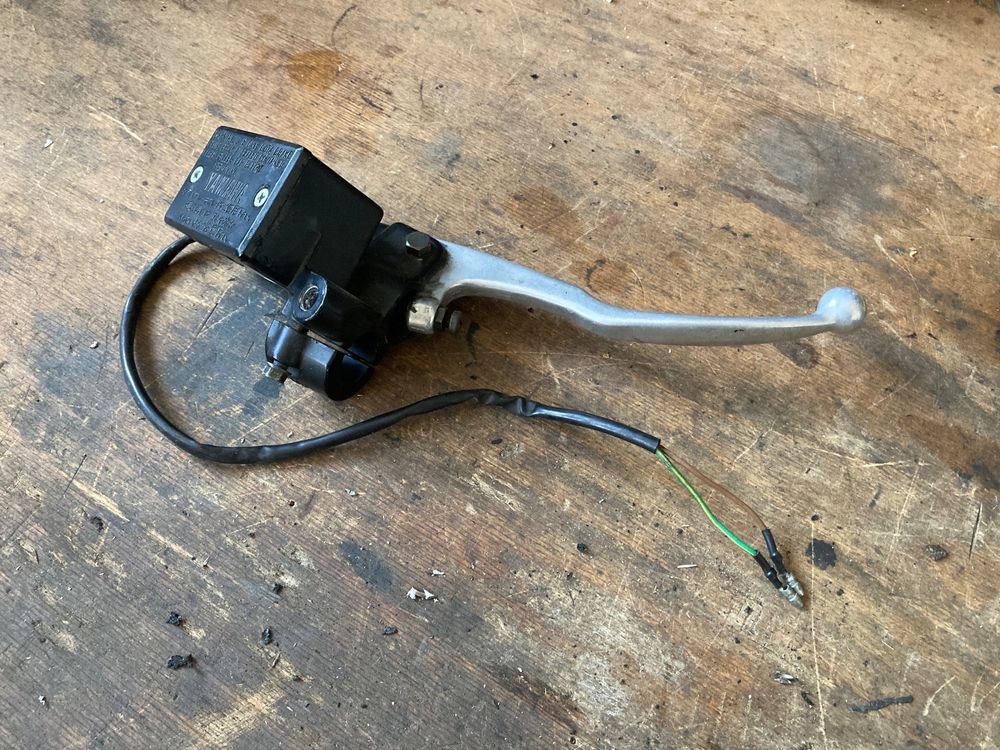 Kawasaki GPZ 1000 RX Bremsanlage Bremspumpe Bremssattel Bremse Vorne