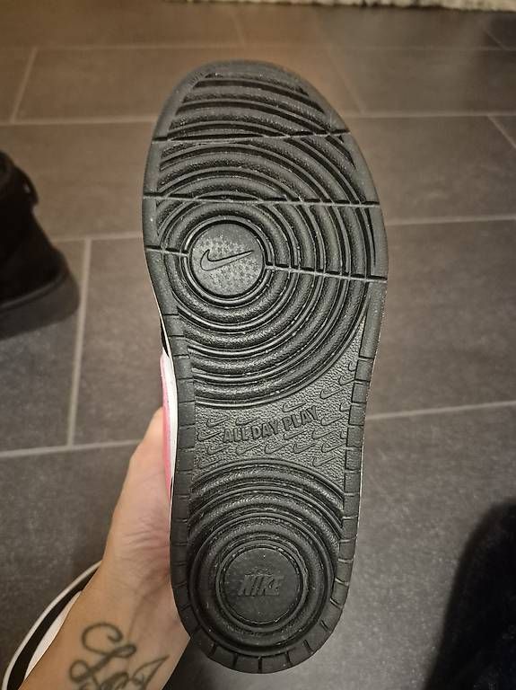 Schuhe für Jungen: NIKE BAMBINA RAGAZZA 33.5 NUOVE – Gebraucht aus Giubiasco von vdv_9z9n 1
