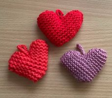 Herzen  - 3 Stück - handgestrickt - NEU
