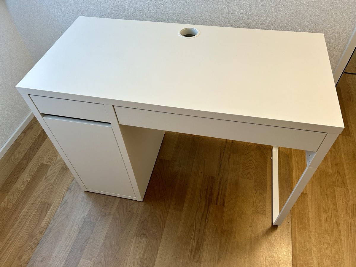 Ikea Scrivanie: Schreibtisch Ikea Micke mit Korpus – Usato da Winterthur venduto da nil_x89f