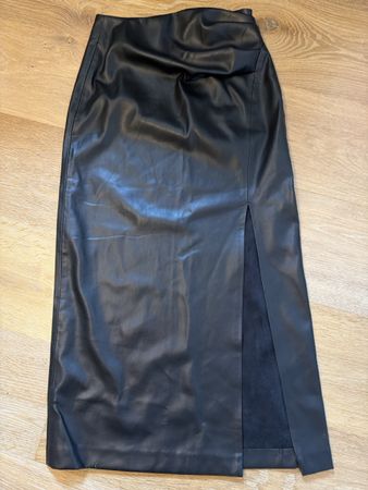 Stradivarius Lederrock XS, Figurbetont mit Schlitz!