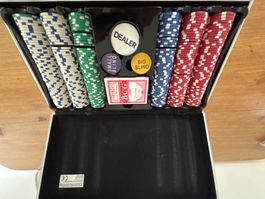 Pokerset im Koffer, mit Chips, Karten und Pins