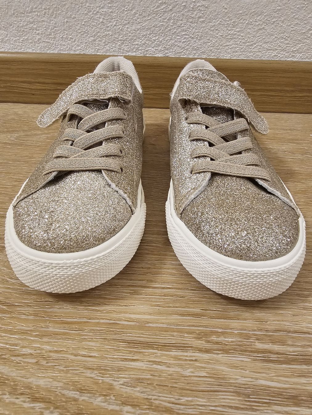 H&M Schuhe für Mädchen: Sneakers Kinder glitzer gold Grösse 31 – Gebraucht aus Laufen von Taty007 1