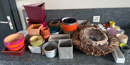 Lot de cache pots diverse tailles+ material-approx.30 pièces