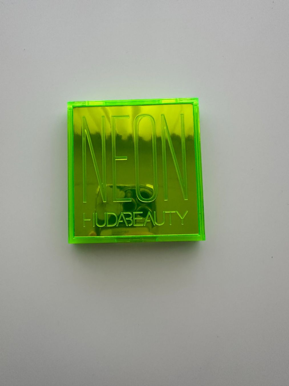 Huda Beauty Make-up: Huda Beauty Neon – Nuovo (secondo la descrizione) da Courgevaux venduto da Qwertz111320