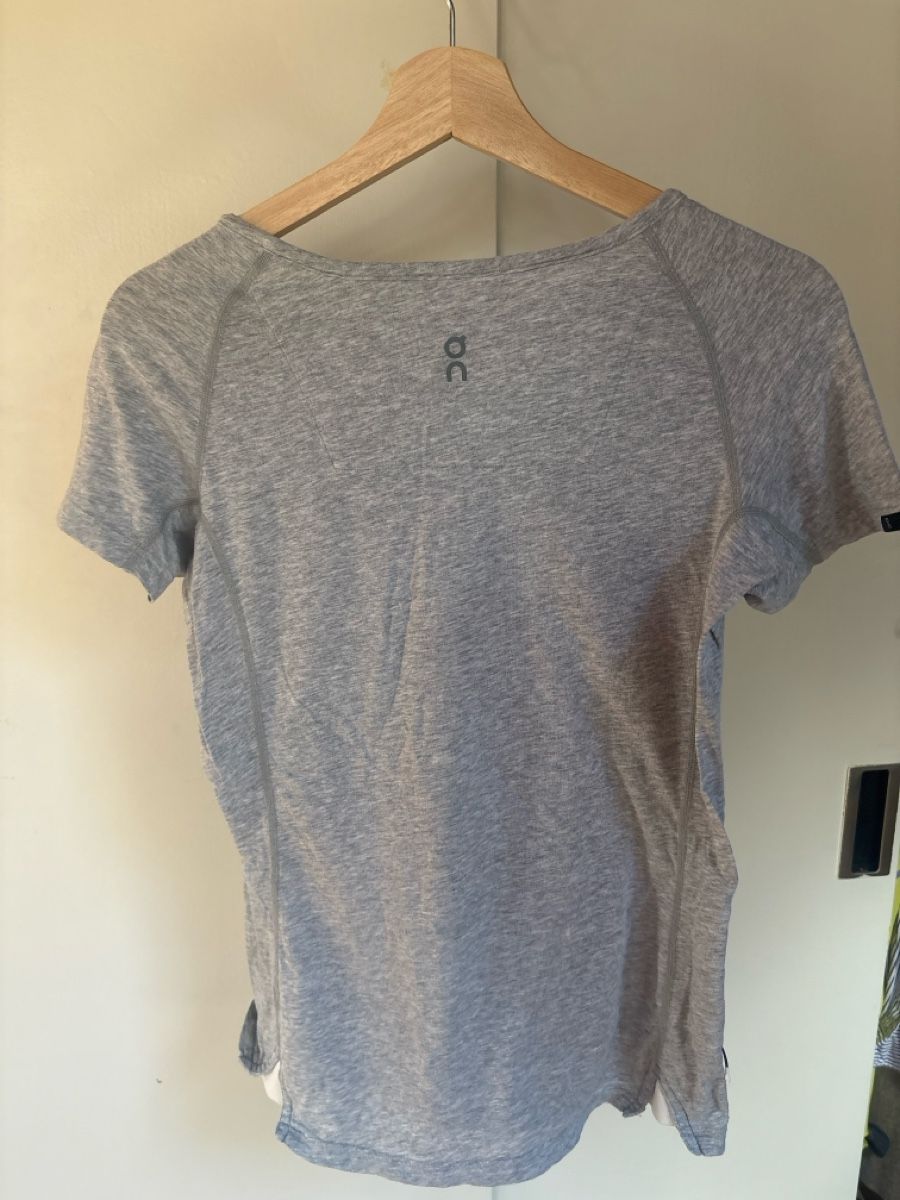 On T-shirt: T-Shirt ON S/M – Usato da Zürich venduto da glaswag 2