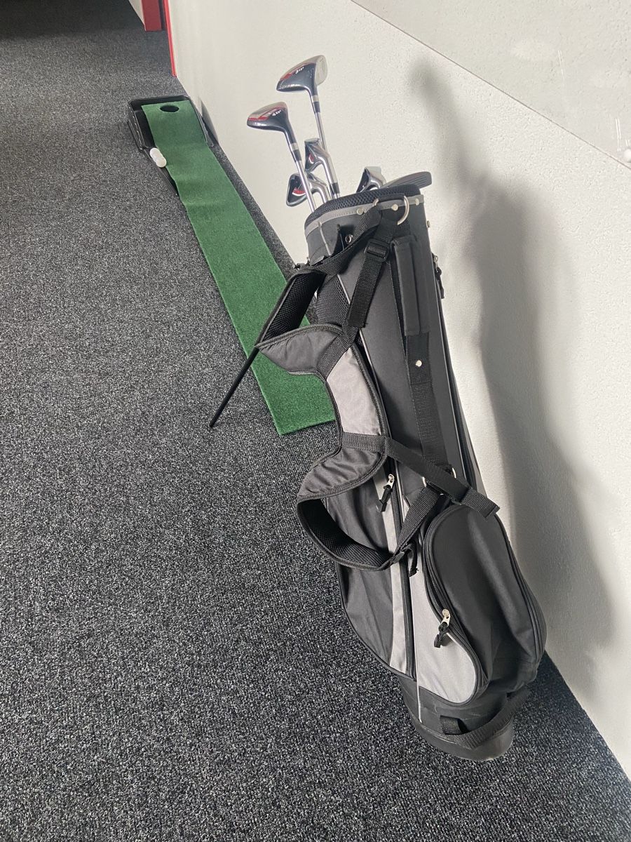 Mazze & Set: Golfset komplett mit Bag und Puttermatte! – Nuovo (secondo la descrizione) da Winkel venduto da BB71034