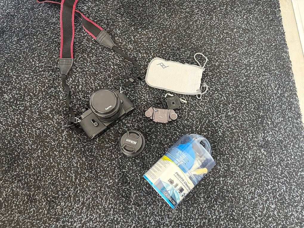 Nikon Kamera: Nikon EM analogica + kit completo – Gebraucht aus Giubiasco von Semmenek