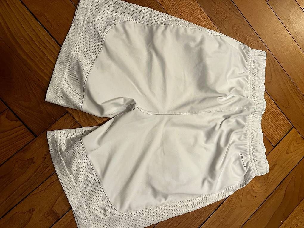 Hosen: Kinder Sporthose Nike Gr. 137/147 – Gebraucht aus Zuerich von Am81 1