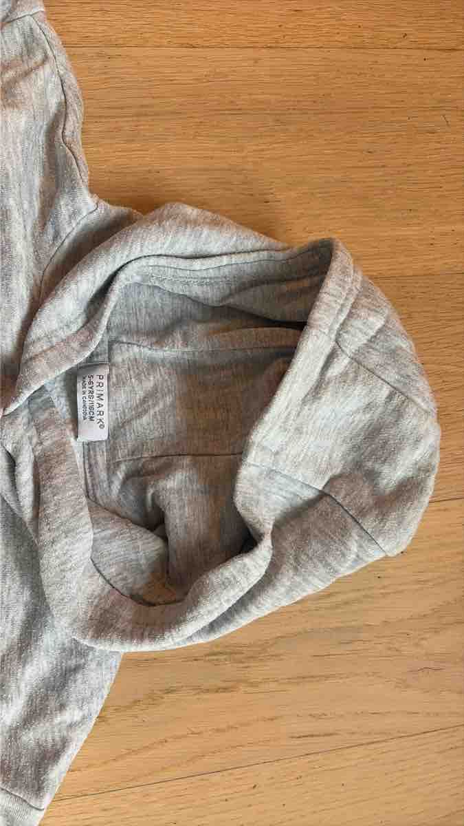 Primark Pullover & Sweatshirts: Primark Kapuzenpullover Grau Mädchen Grösse 98 – Neu (gemäss Beschreibung) aus Zürich von tnt_x5w2 2