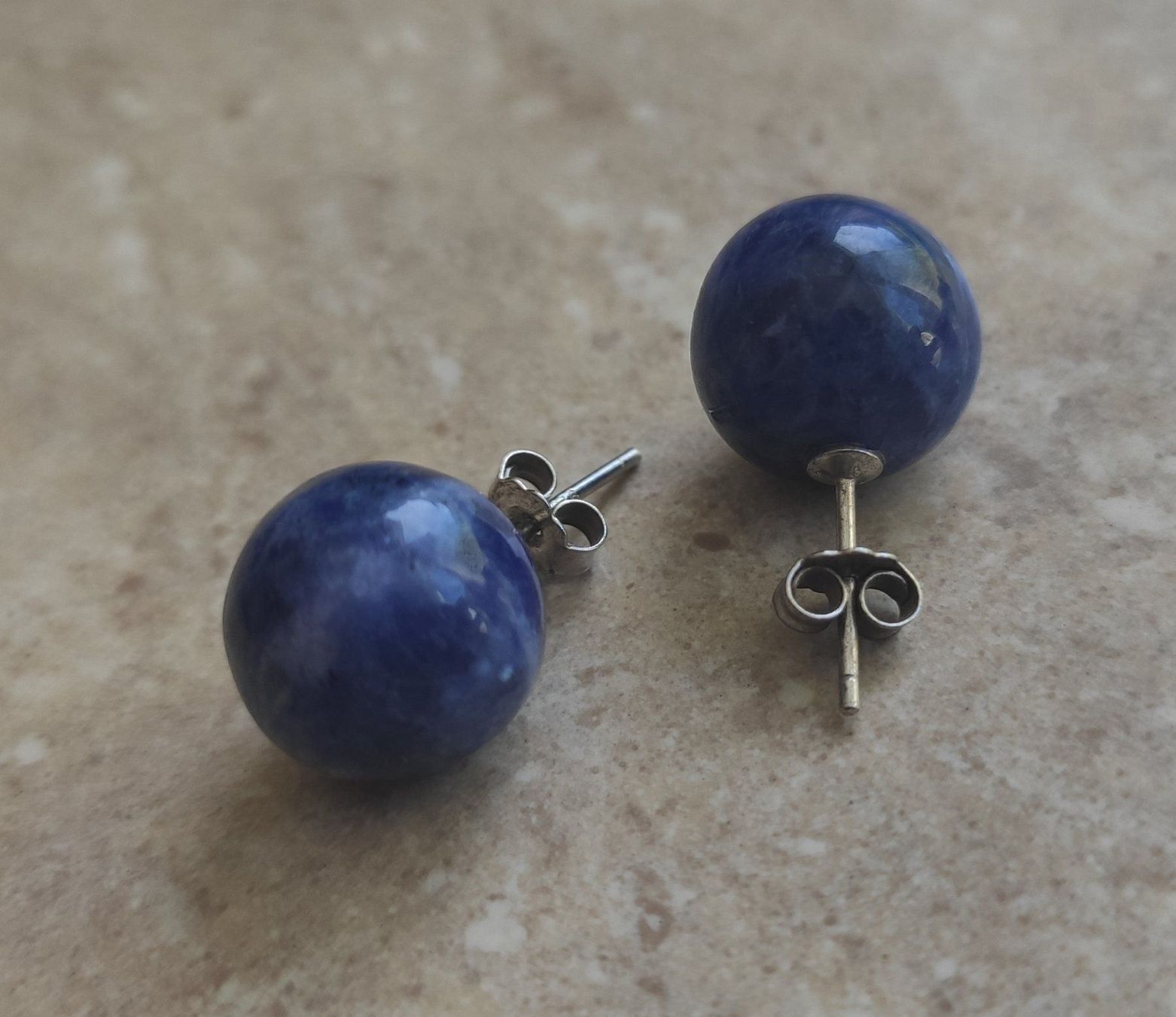 Orecchini pendenti & Orecchini a lobo: Sodalith Ohrstecker/Kugelform/Silber 925 – Nuovo (secondo la descrizione) da Miège venduto da gitarro68 1