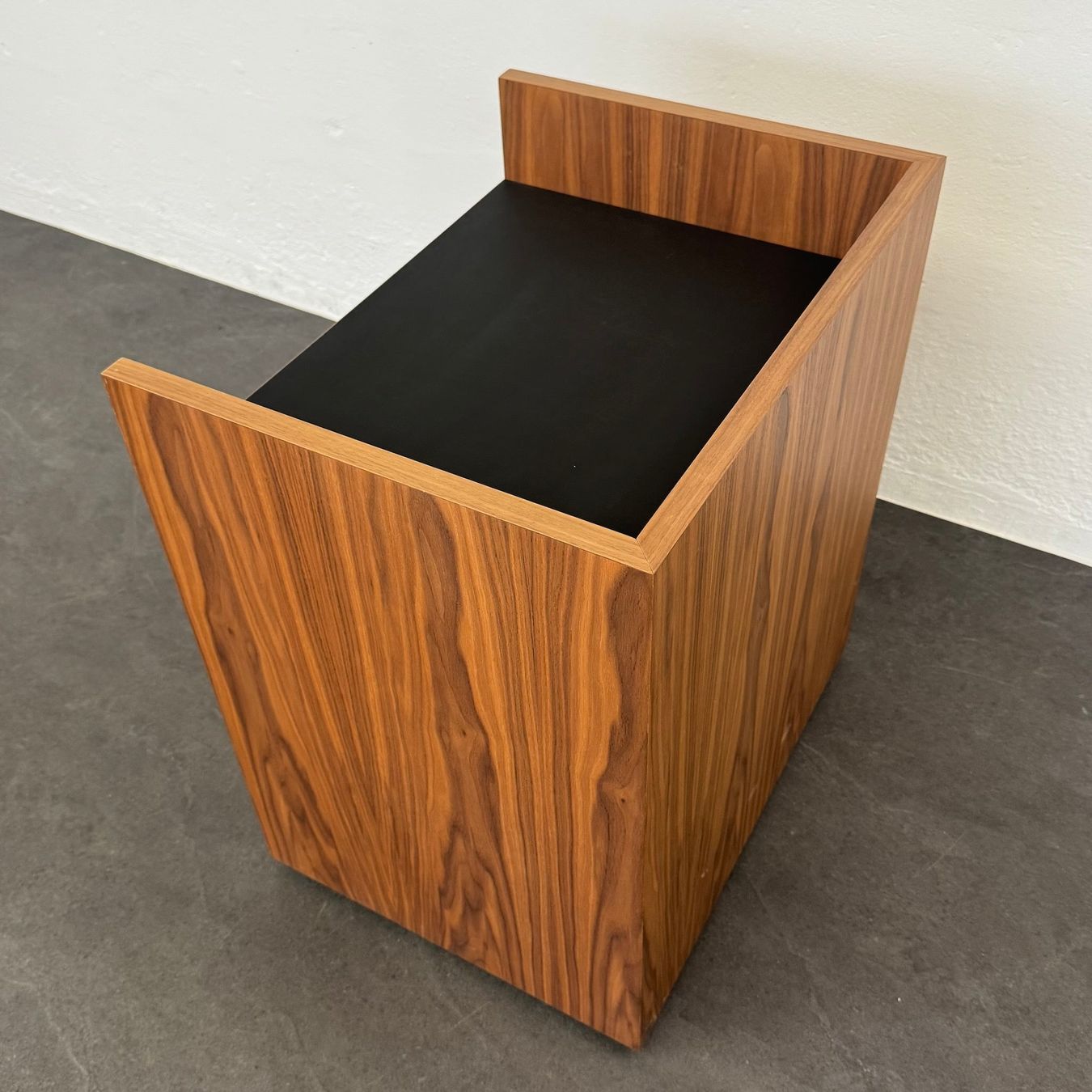 Schränke: Top Design Exclusiv Sideboard 650mm breit - Nussbaum – Gebraucht aus Schönenwerd von mcofficeshop 7