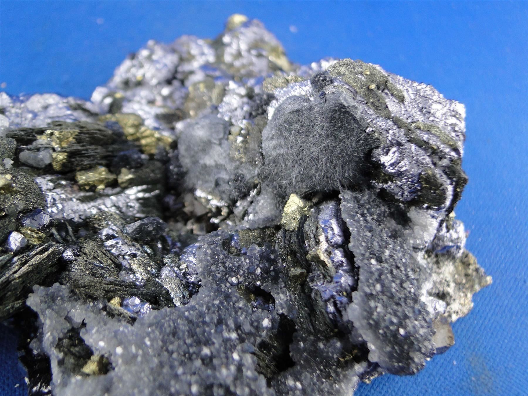 Minerali & Pietre curative: Pyrrhotit mit Galena – Usato da Schinznach Bad venduto da Demerald 8