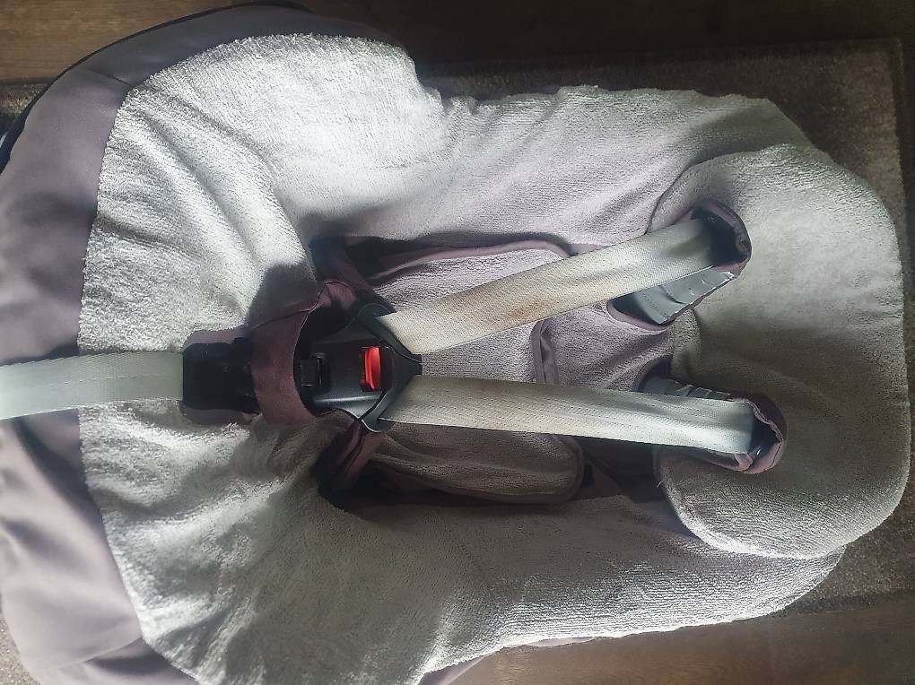 Maxi-Cosi Seggiolini per auto: Maxi-Cosi Pebble, Pearl und Isofix-Basis – Usato da Rüti ZH venduto da AM46 3