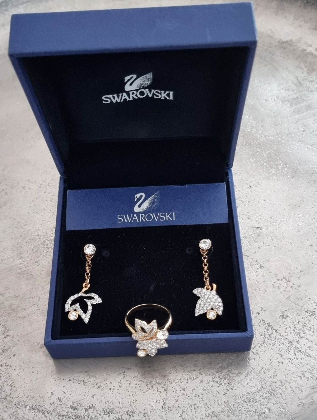 Swarovski Ohrringe & -stecker: ORIGINAL Swarovski Ohrringe+Ring, Gr. 16 – Neu und originalverpackt aus Frauenfeld von Bleeddragon 1
