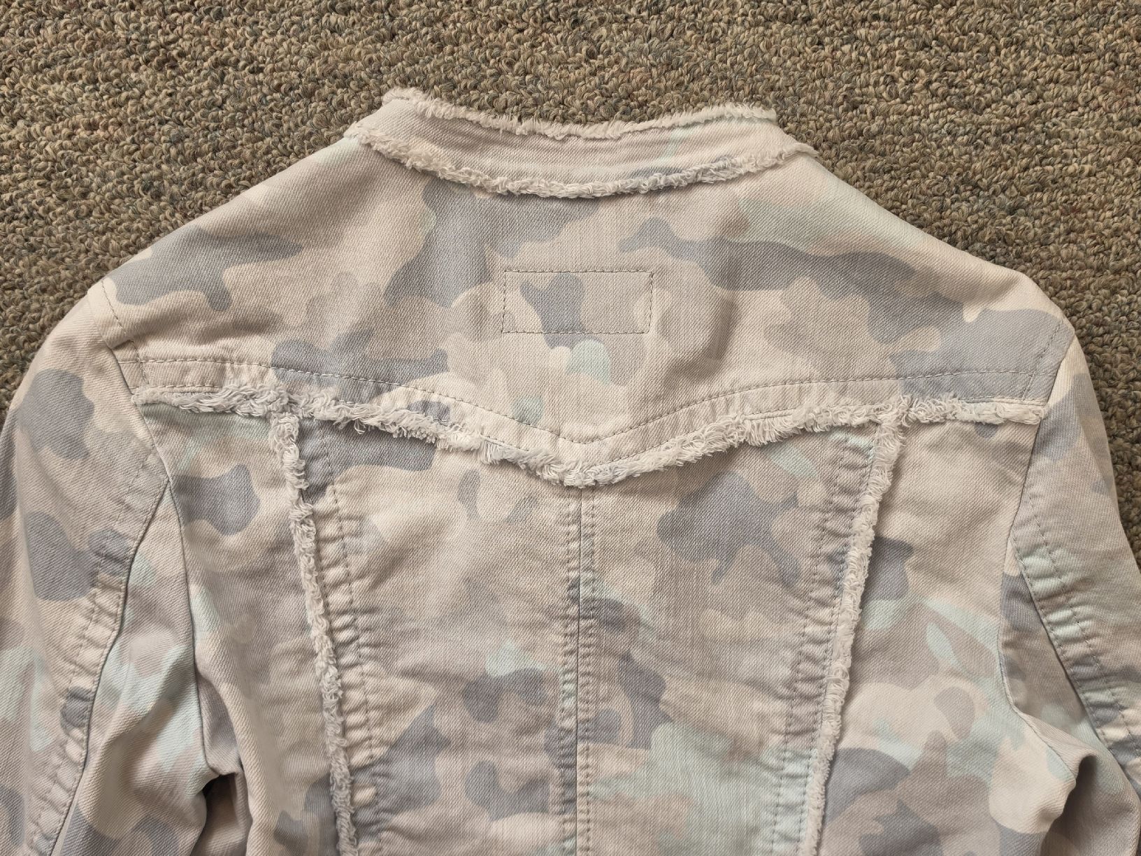 Marc Cain Giacche: MARC CAIN JEANSJACKE CAMOUFLAGE HELL GR.2/36 – Usato da Adlikon venduto da jahr01 9